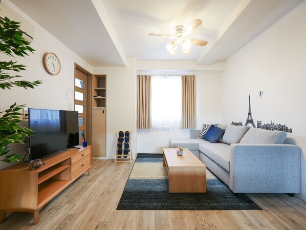 4F Sakura Coco Residence | Living room