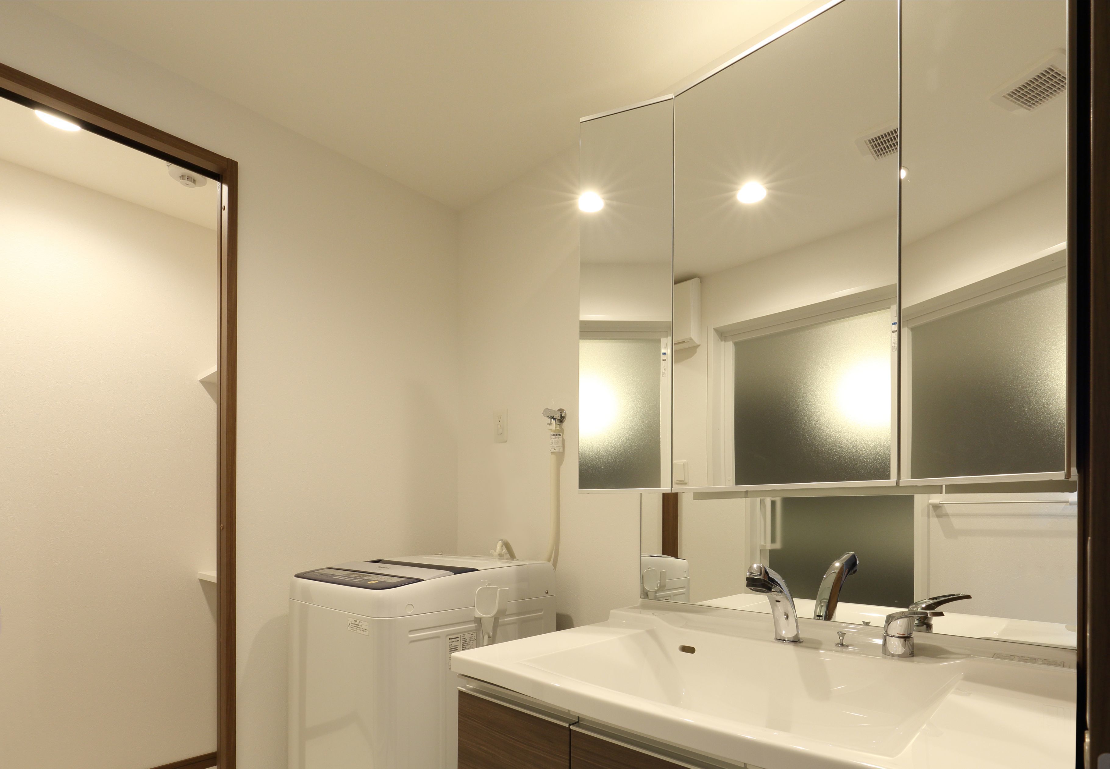 separate bathtub and shower, deep-soaking bathtub, free toiletries