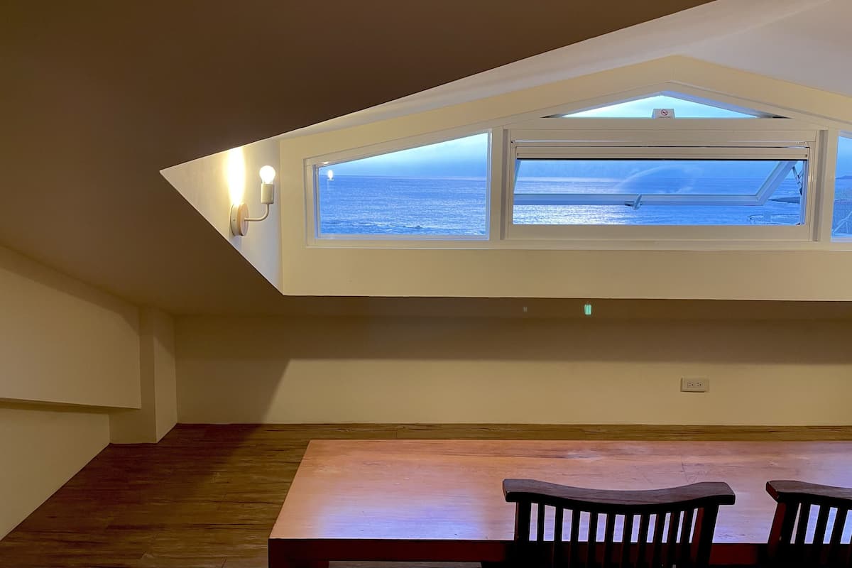 Romantisches Penthouse, eingeschränkter Meerblick | Zimmerausstattung