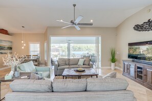 TV, smart speakers, stereo - Lazy Lagoon 1010  SE Cape Coral Heated Pool on Canal (Cape Coral)