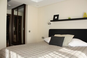2 dormitorios, tabla de planchar con plancha, wifi gratis y ropa de cama