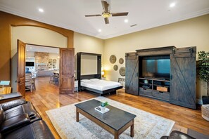 6 Schlafzimmer, Bügeleisen/Bügelbrett, Reisekinderbett, kostenloses WLAN