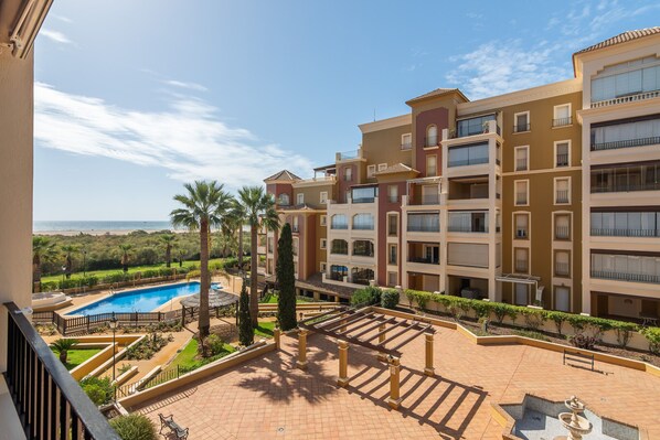 المنطقة المحيطة بالمنشأة