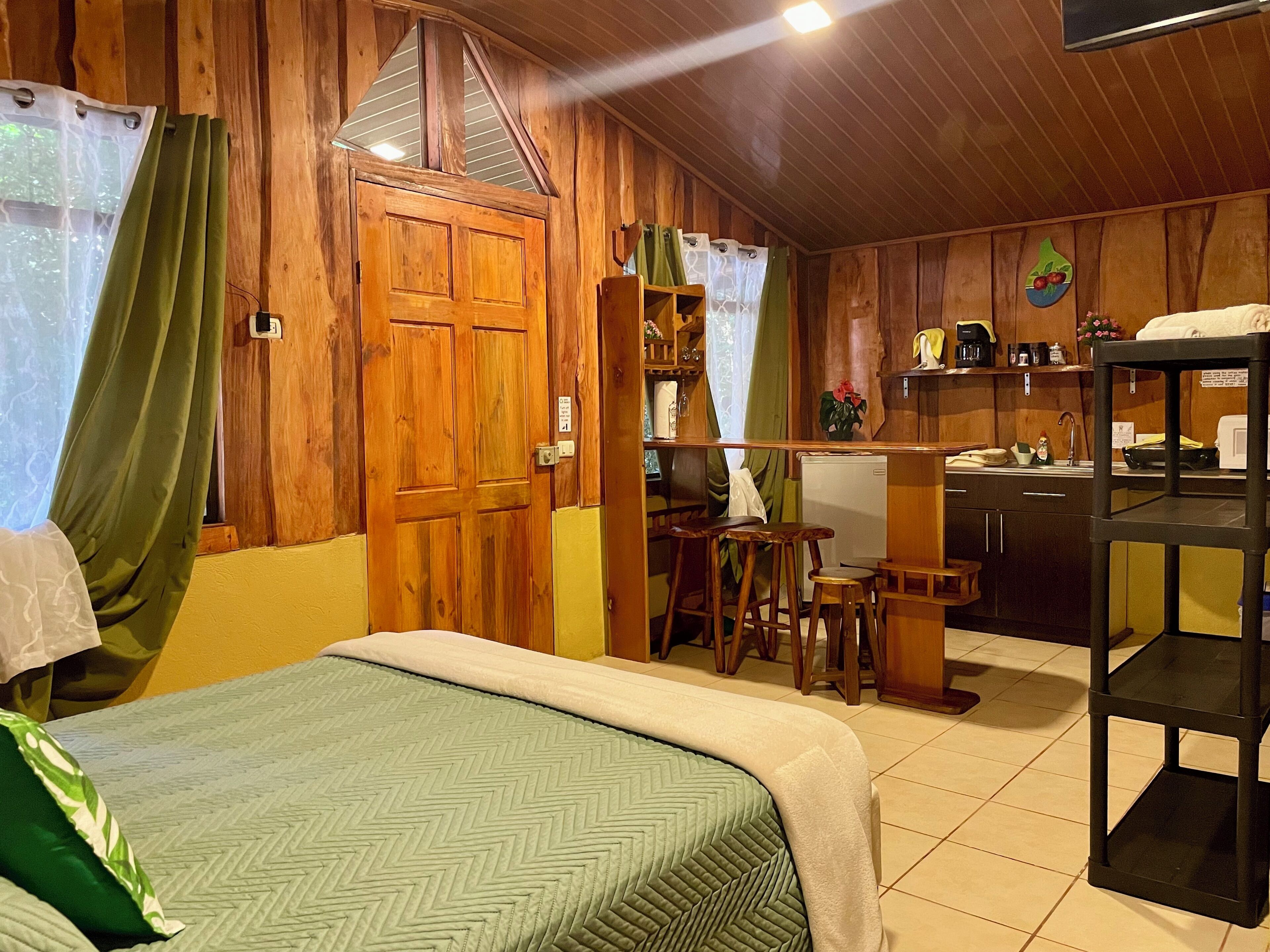 Cottage #3 Accessible  | Ropa de cama de alta calidad y edredón 