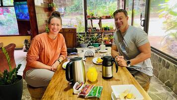 Desayuno completo todos los días (con cargo)