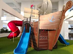 Tempat bermain anak – indoor