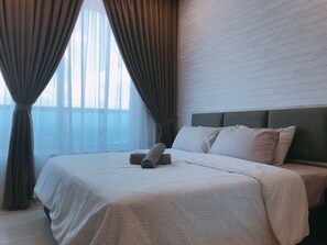 2 habitaciones, escritorio y cortinas blackout 