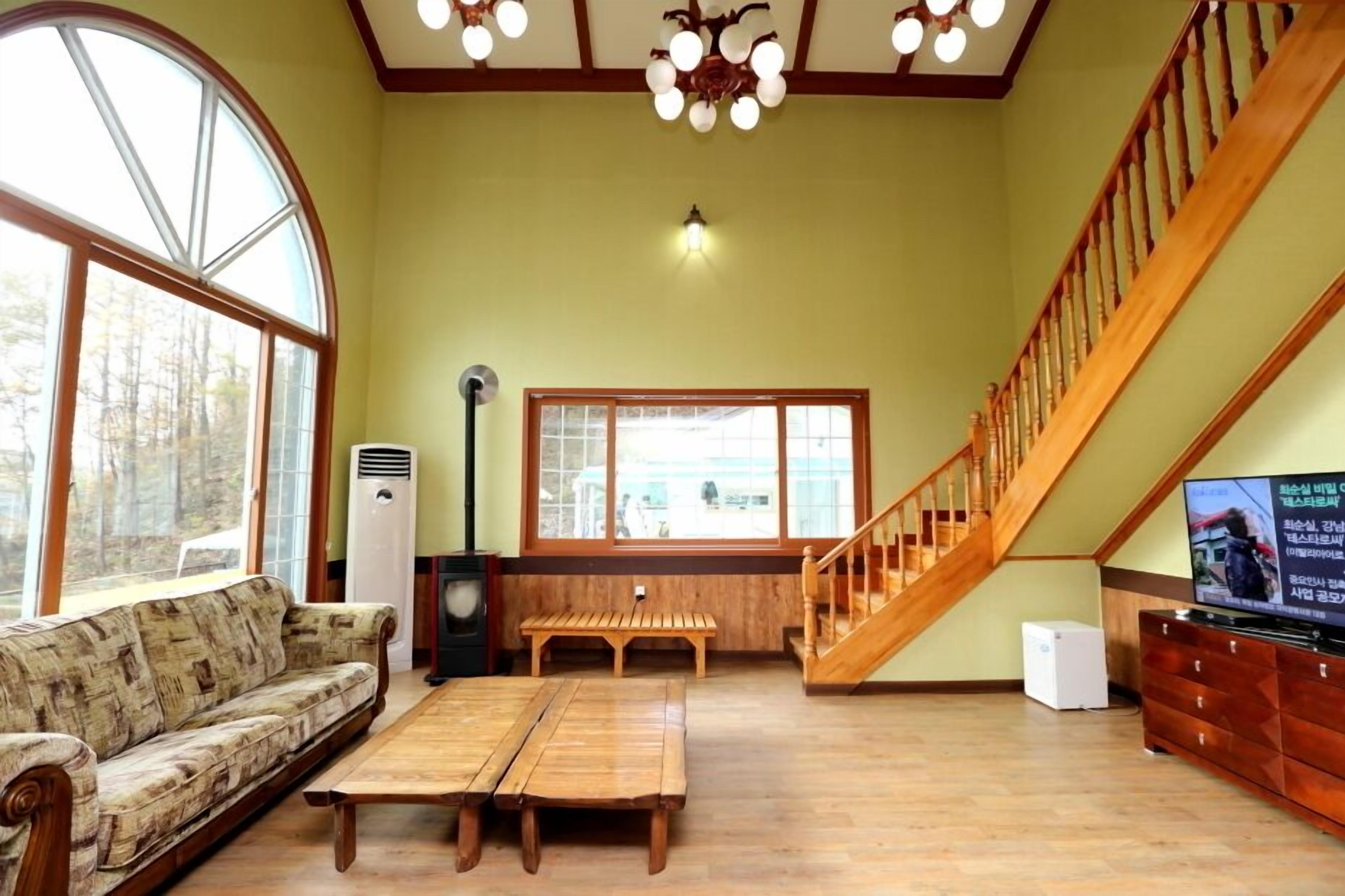 Family Room | Living area | Smart TV