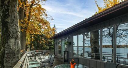 Superbe grande maison au bord de l'eau sur la baie de Sodus avec plage privée, quai et belle-famille