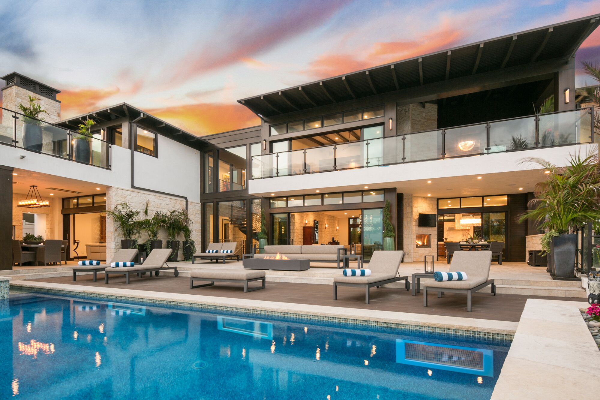 Rams Draft House - 15 five star reviews available upon request - beach luxury