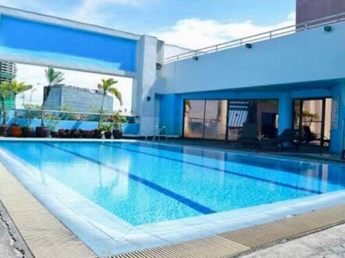 Studio de design par Greenbelt (salle de sport et piscine)