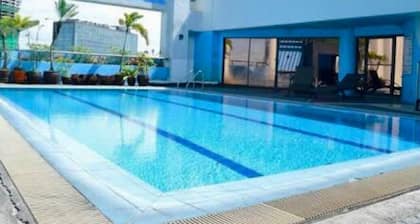 Studio de design par Greenbelt (salle de sport et piscine)
