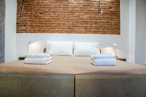 Comfort Double or Twin Room | Desk, free cribs/infant beds, rollaway beds, free WiFi - La Corte B&B (Alessandria)