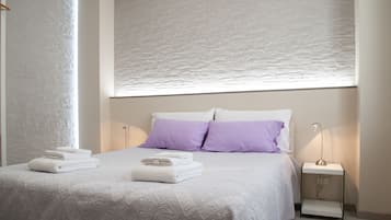 Bureau, lits bébé (gratuits), lits pliants/supplémentaires