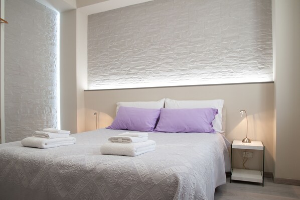 Deluxe Double Room | Desk, free cribs/infant beds, rollaway beds, free WiFi - La Corte B&B (Alessandria)