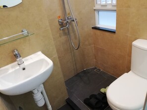 Comfort Triple Room, Multiple Beds | Bathroom | Shower, free toiletries, hair dryer, slippers