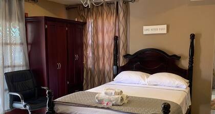 Garden Lake Apts near the airport. AC, free wifi