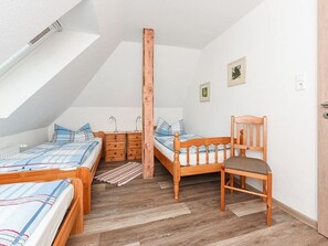 2 Schlafzimmer, Reisekinderbett, Bettwäsche