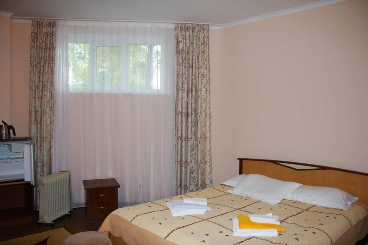 Standard-Doppelzimmer | Wohnbereich | Fernseher