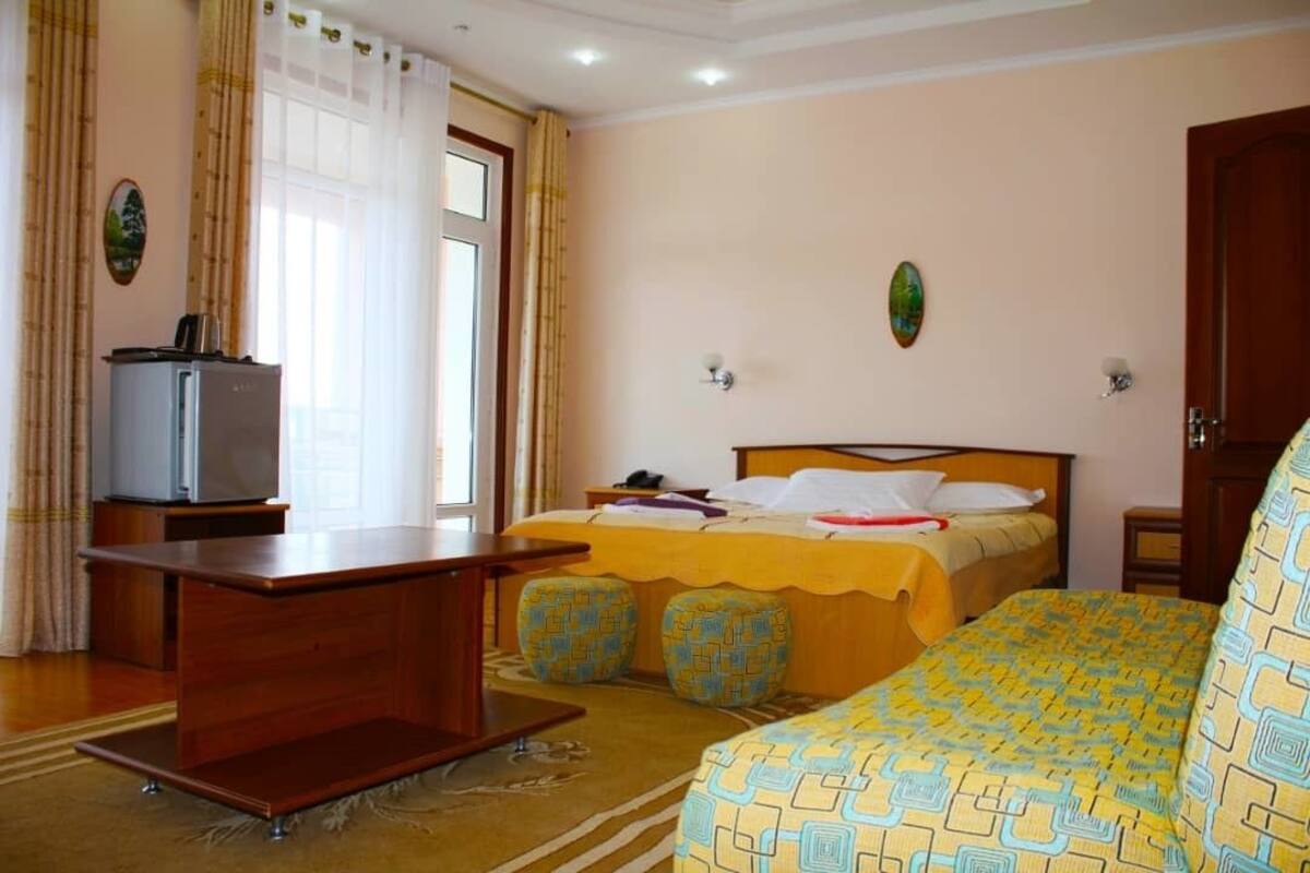 Junior-Suite, 1 Schlafzimmer | Zimmersafe, Verdunkelungsvorhänge, Bügeleisen/Bügelbrett