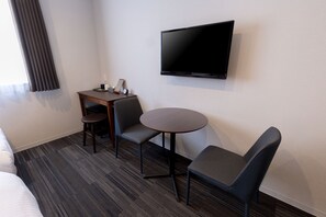 Superior Twin Room with Extra Bed | Down comforters, iron/ironing board, free WiFi, bed sheets - M’s Hotel Gojo Naginatagiri (Kyoto)