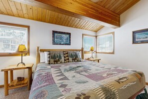 4 bedrooms, iron/ironing board, WiFi, bed sheets