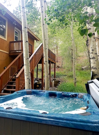 Terrace/patio. Gowdy Suite 2. 2 Queen Bed 2 Bath , Free Wifi, Open All Year Gowdy Property