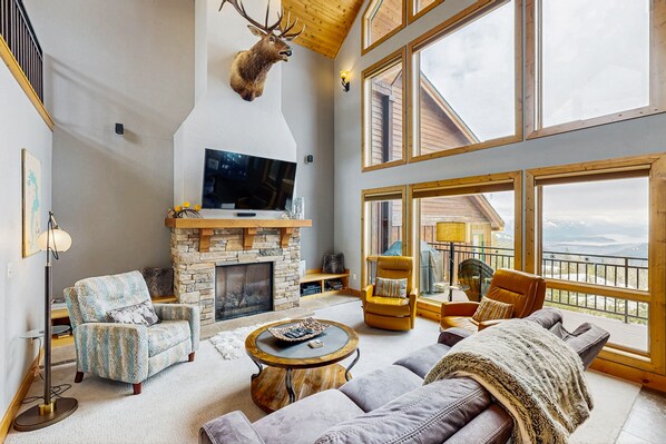 TV, fireplace, DVD player, stereo