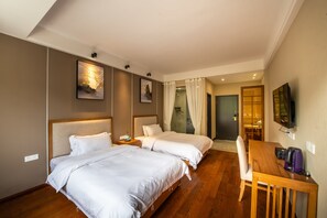 ห้องสแตนดาร์ดทวิน | เครื่องนอนระดับพรีเมียม, ผ้านวมขนเป็ด, โต๊ะทำงาน, ผ้าม่านกันแสง