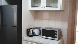 Căn hộ Tiêu chuẩn, 3 phòng ngủ, quang cảnh thành phố | Bếp riêng | Tủ lạnh, bếp nấu, nồi cơm, dụng cụ nấu nướng/bát dĩa/dao nĩa 