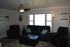 Smart TV, fireplace, DVD player
