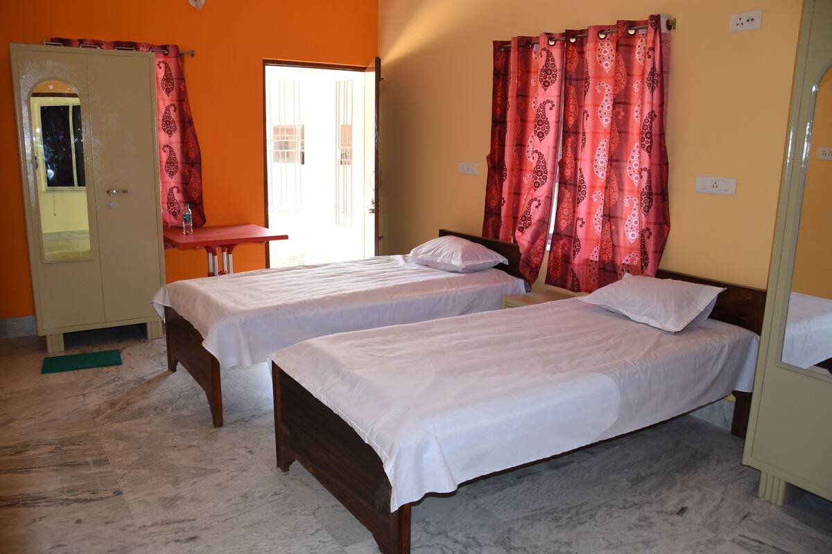 Habitación estándar doble, 1 cama individual | 1 dormitorio, caja fuerte, wifi gratis y mobiliario individual