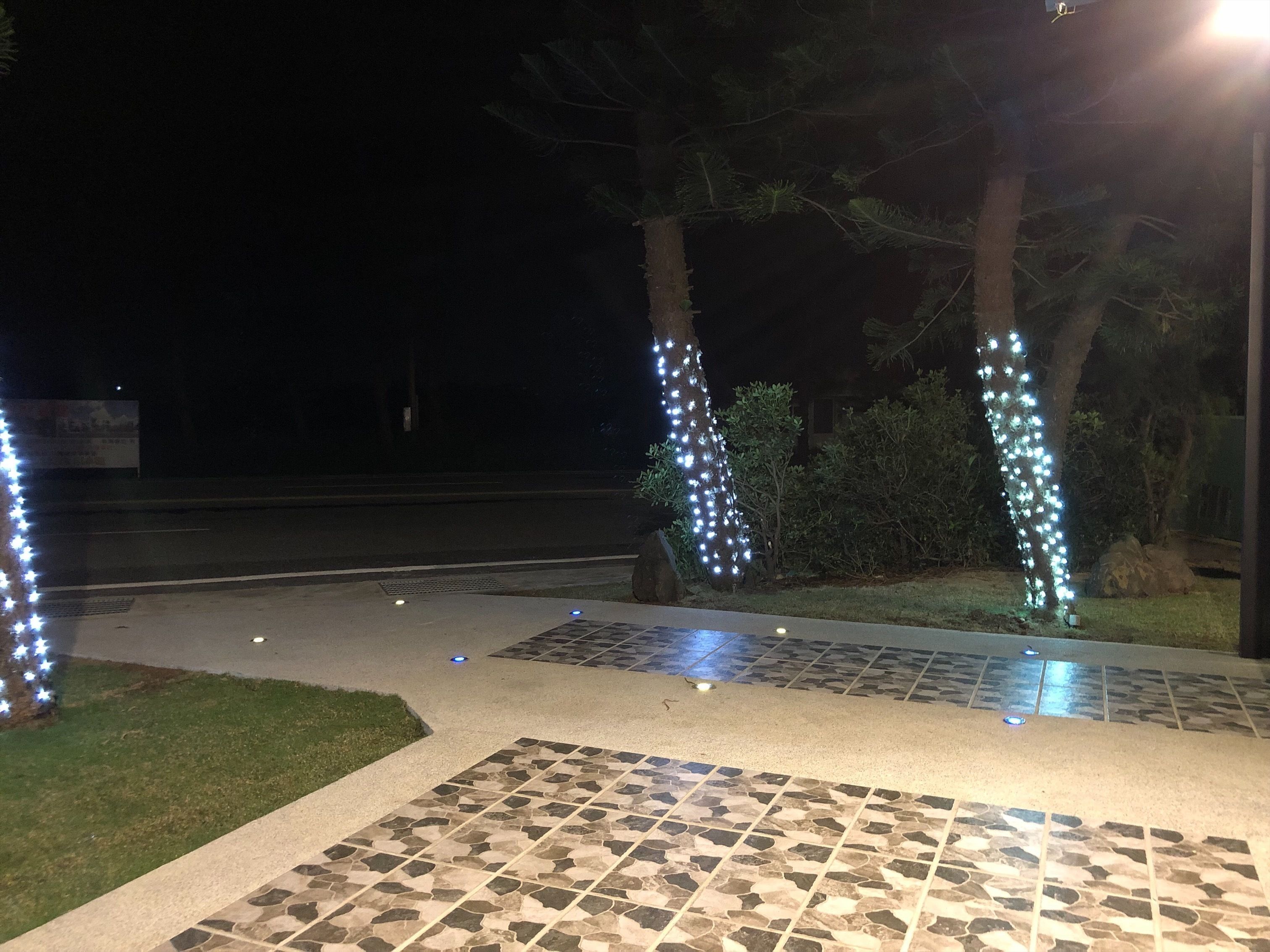 Mặt tiền nơi lưu trú - ban đêm