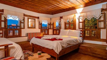 Triple Room | Hochwertige Bettwaren, Verdunkelungsvorhänge, schallisolierte Zimmer