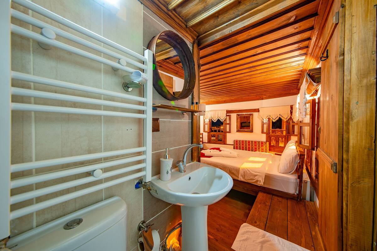 standard double room, non smoking, city view | bathroom | separate bathtub and shower, free toiletries, hair dryer, bathrobes