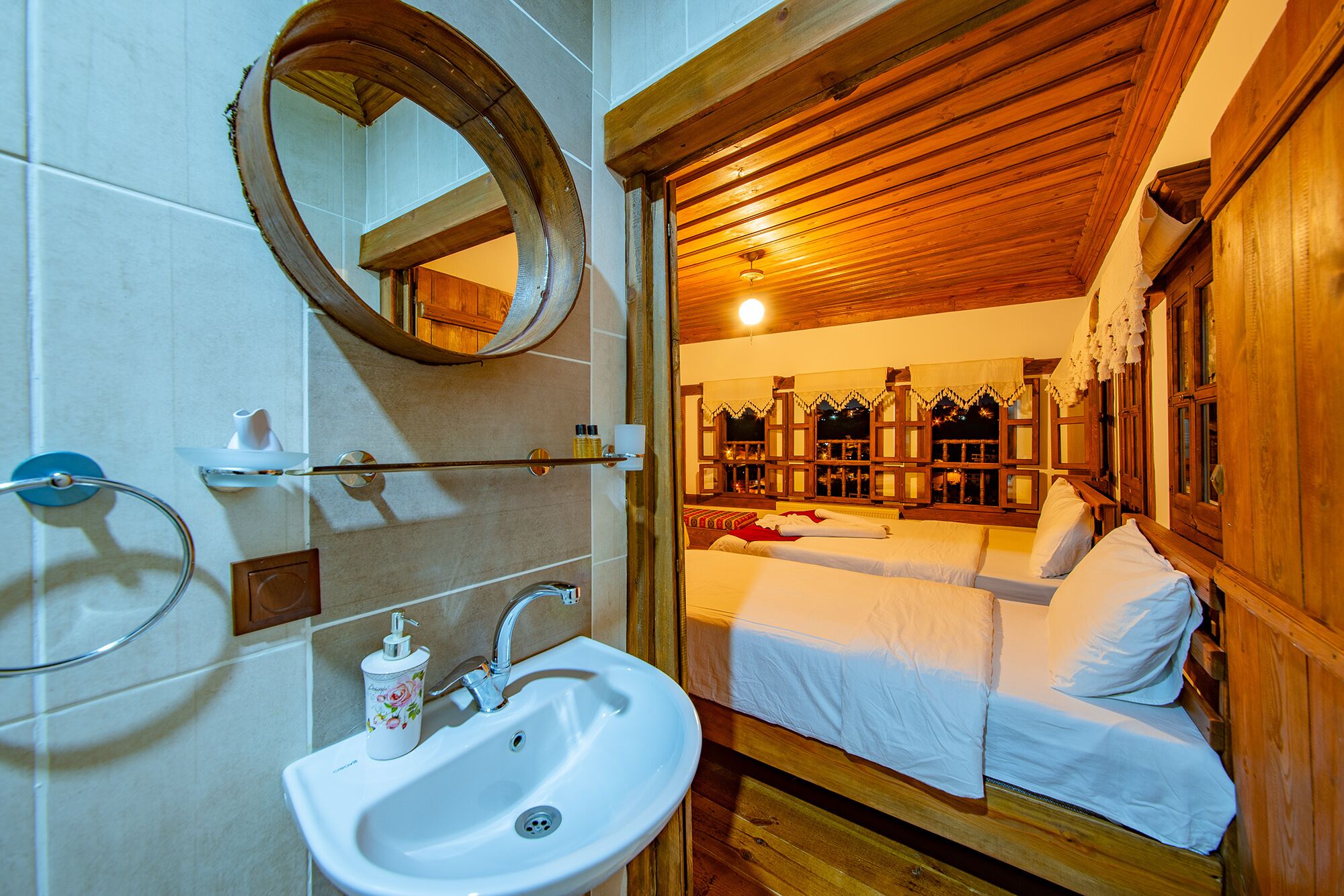 triple room  | bathroom | separate bathtub and shower, free toiletries, hair dryer, bathrobes