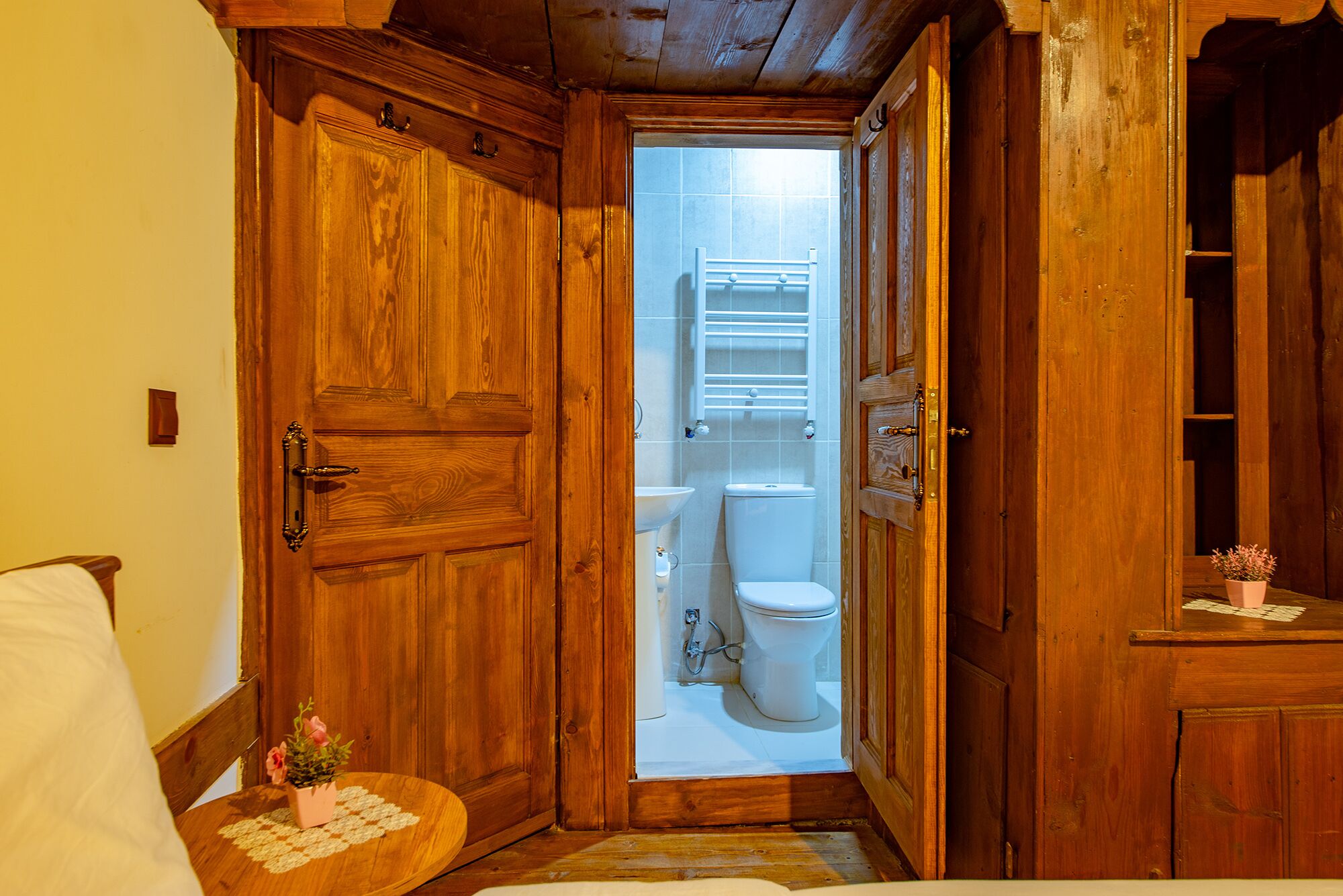 triple room  | bathroom | separate bathtub and shower, free toiletries, hair dryer, bathrobes