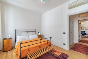3 makuuhuonetta, silitysrauta/-lauta, ilmainen Wi-Fi, vuodevaatteet
