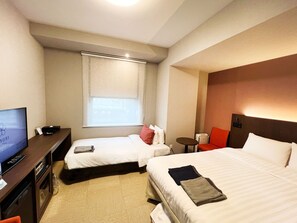 Familien-Doppelzimmer, Nichtraucher (Housekeep once every 3 days) | Zimmersafe, Verdunkelungsvorhänge, schallisolierte Zimmer