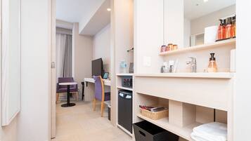 Habitación Deluxe con 2 camas individuales, no fumadores (Housekeep once every 3 days) | Caja fuerte, cortinas opacas, sistema de insonorización y wifi gratis