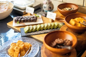 Daily buffet breakfast for a fee