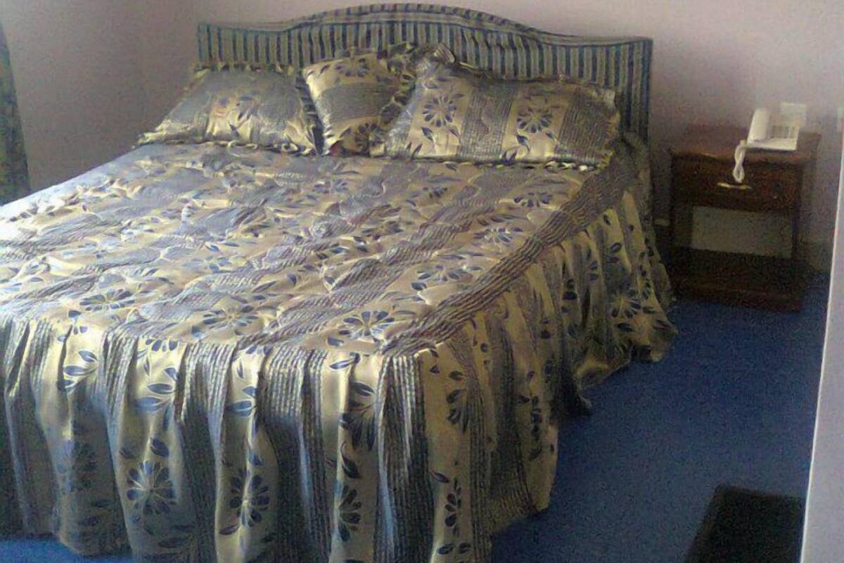 Desk, free WiFi, bed sheets