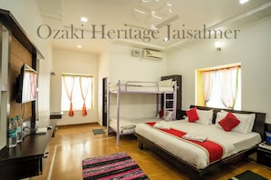 Habitación familiar, varias camas | Decoración individual, sistema de insonorización, wifi gratis