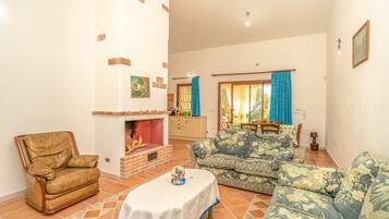 Télévision, cheminée