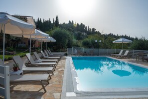 Outdoor pool - Family friendly apartment with swimming pool (Corfu)