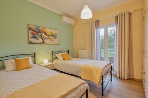 2 bedrooms, desk, iron/ironing board, travel crib