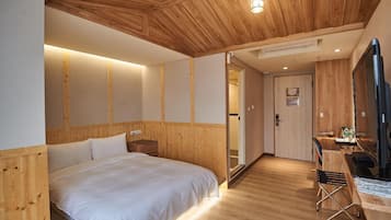 Habitación estándar doble, 1 cama doble | Ropa de cama de alta calidad, edredones de plumas, escritorio