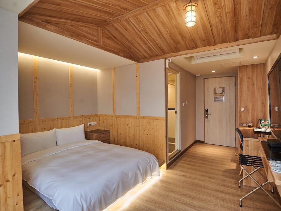 Standaard tweepersoonskamer, 1 tweepersoonsbed | Luxe beddengoed, donsdekens, een bureau, een laptopwerkplek