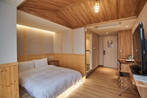 标准双人房, 1 张双人床 | 高档床上用品、羽绒被、办公桌、笔记本电脑工作区