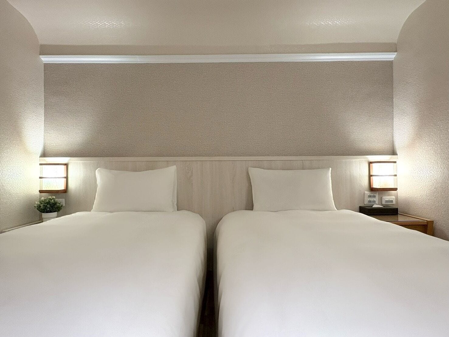 Kahden hengen standard-huone (yksi tai kaksi sänkyä), 1 parisänky tai 2 yhden hengen sänkyä | Ylelliset vuodevaatteet, untuvapeitot, työpöytä